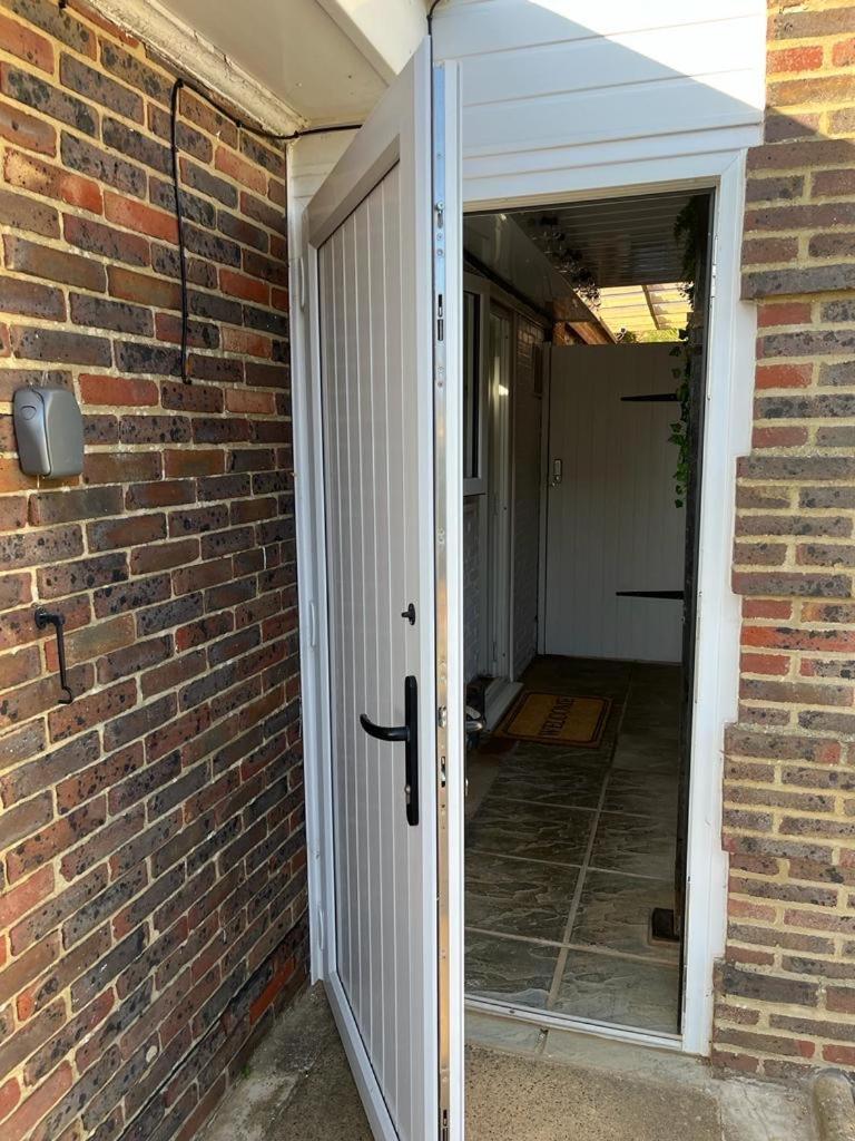 Central Ensuite Guest Unit With Ac And Free On-Street Parking Brighton Екстер'єр фото